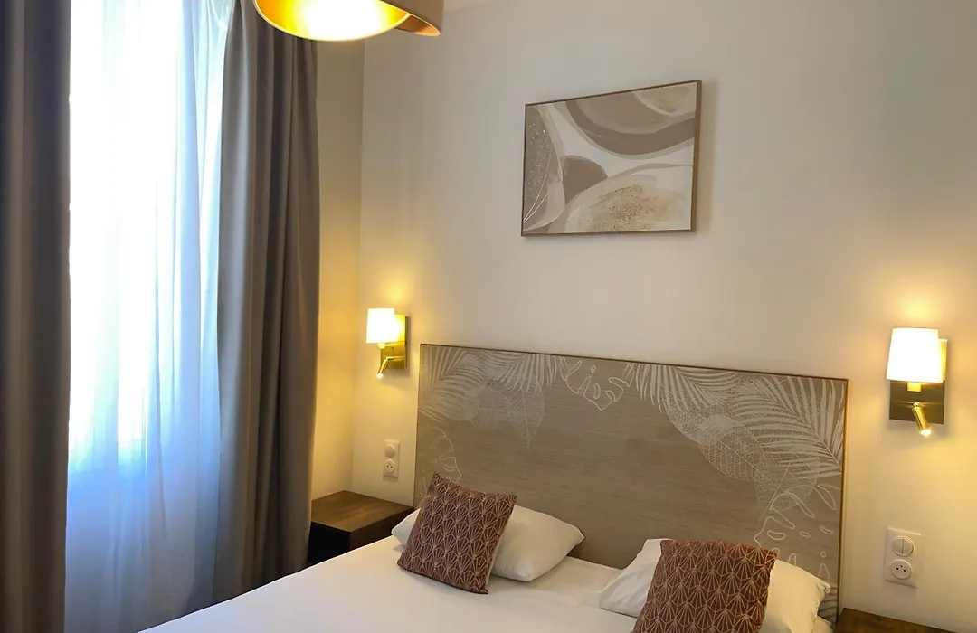 Hotel P.L.M.-1